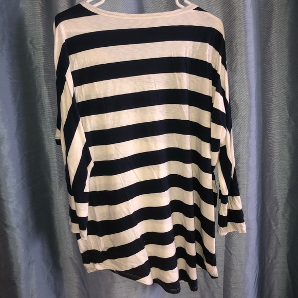 Denver Hayes Striped Navy and White Women's Top- lg 28” new or like new - Picture 2 of 7